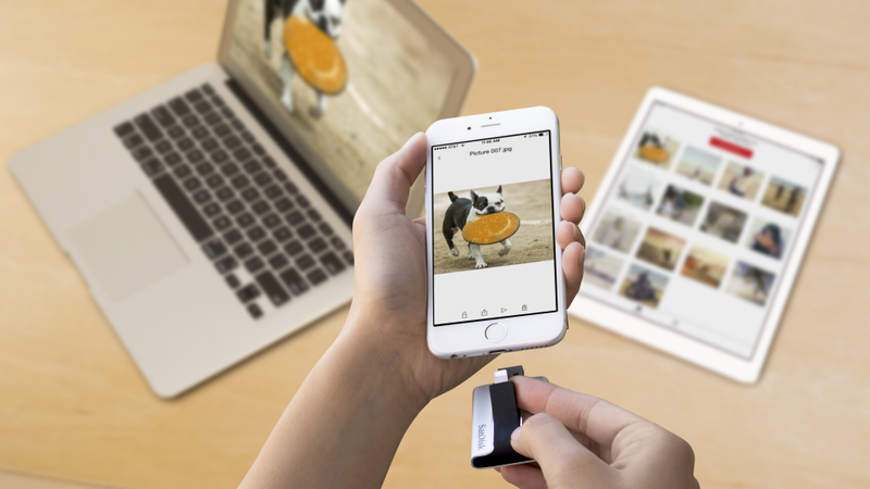Illustration for article titled I Wish This iPhone Flash Drive Worked Better